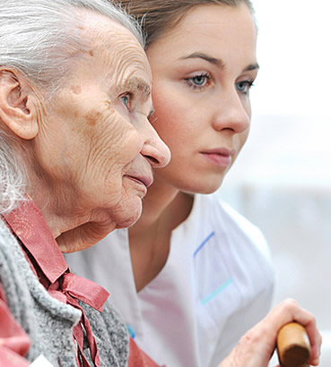 Saluritas - La tecnología y los costos hacen aumentar el número de pacientes internados “en casa”